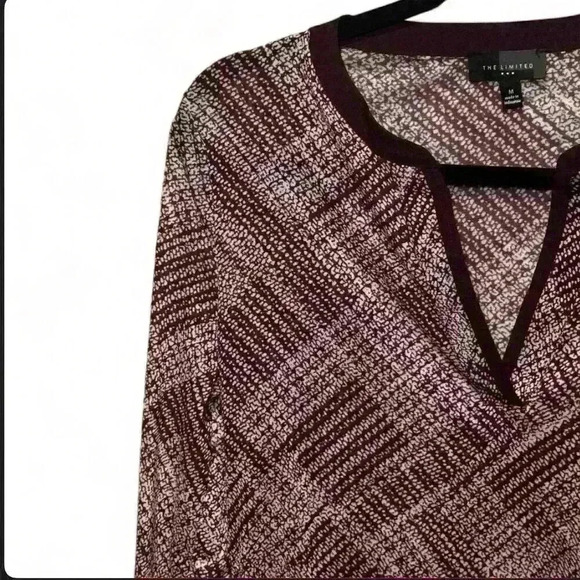 The Limited Women's Maroon V-Neck Geometric Print Blouse Size Medium - Picture 2 of 7